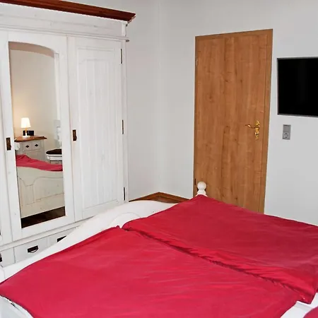 Apartmán Unterm Reetdach Im Bergen Auf Rugen