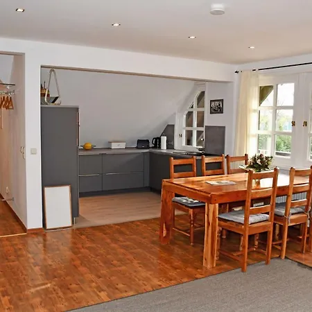 Unterm Reetdach Im