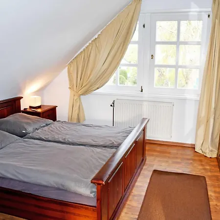 Apartmán Unterm Reetdach Im Bergen Auf Rugen